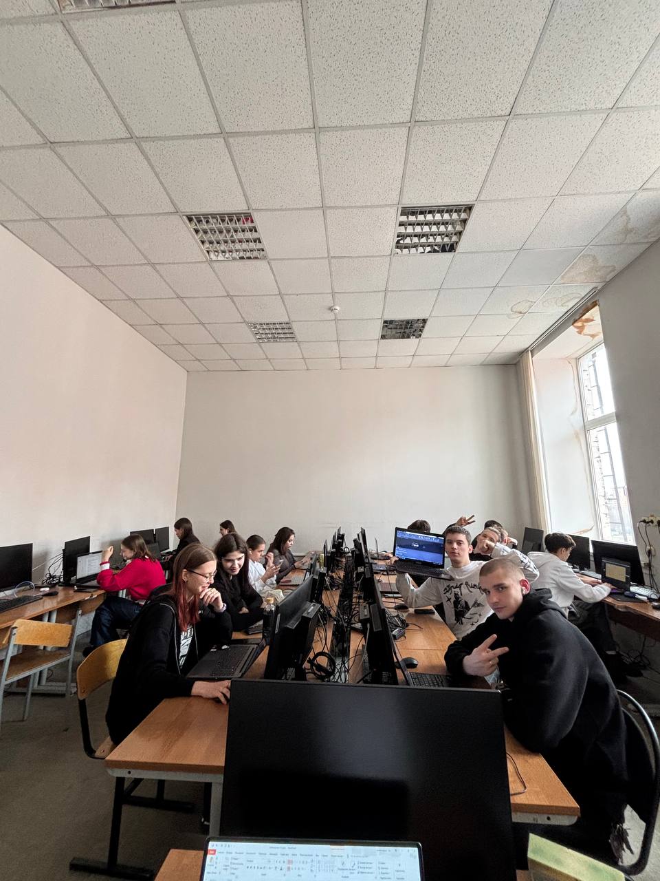 Групповая фотография проекта 5 марта